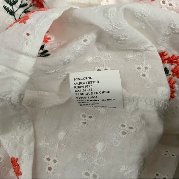 Solitairy gorgeous eyelet embroidered‎ top. - Picture 5 of 11